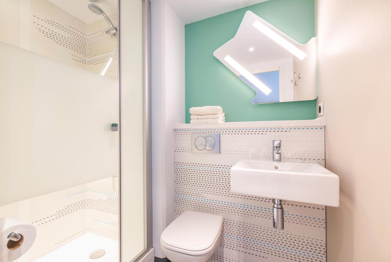 Standard Double Room with Retractable Bed,1011154879:JPEG